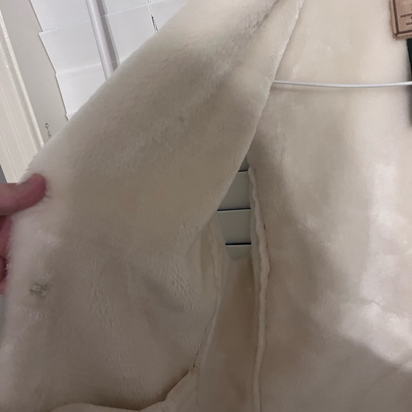 Ralph Lauren Soft White Faux Fur Vest - Picture 4 of 10